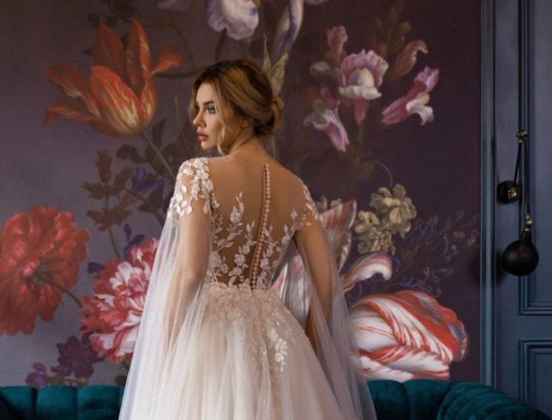 Elegant Cape Sleeve A Line Wedding Dress Boho Beach Tulle Bridal Gowns Fairy Floral Lace Appliques Long Illusion Bohemian Wedding Dresses