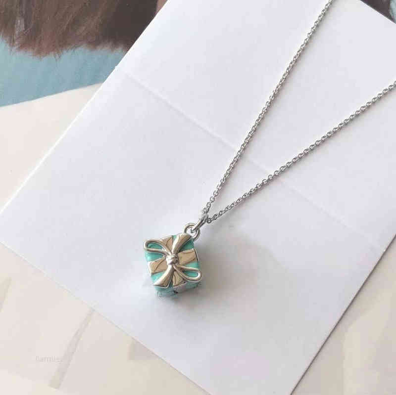 XFHQ T family Gift Box Necklace 925 Sterling Silver Plated 18K Gold Pendant clavicle chain female
XFHQ T family Gift Box Necklace 925 Sterling Silver Plated 18K Gold Pendant clavicle chain female