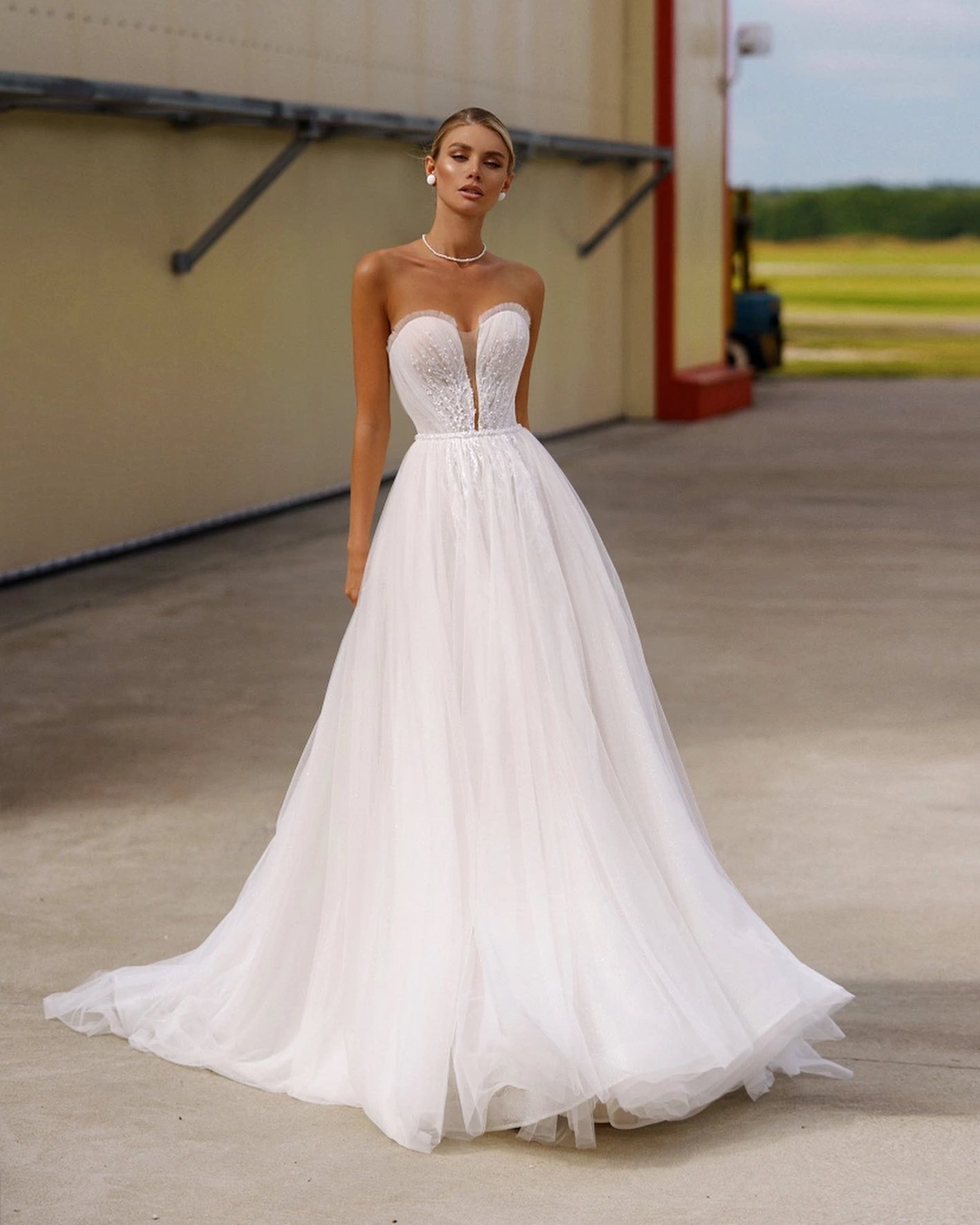 Pearls Wedding Beach Dresses Illusion Deep V Neckline Bridal Gowns Long Sleeves A Line Sweep Train Tulle Bohemian Robe De Mariee