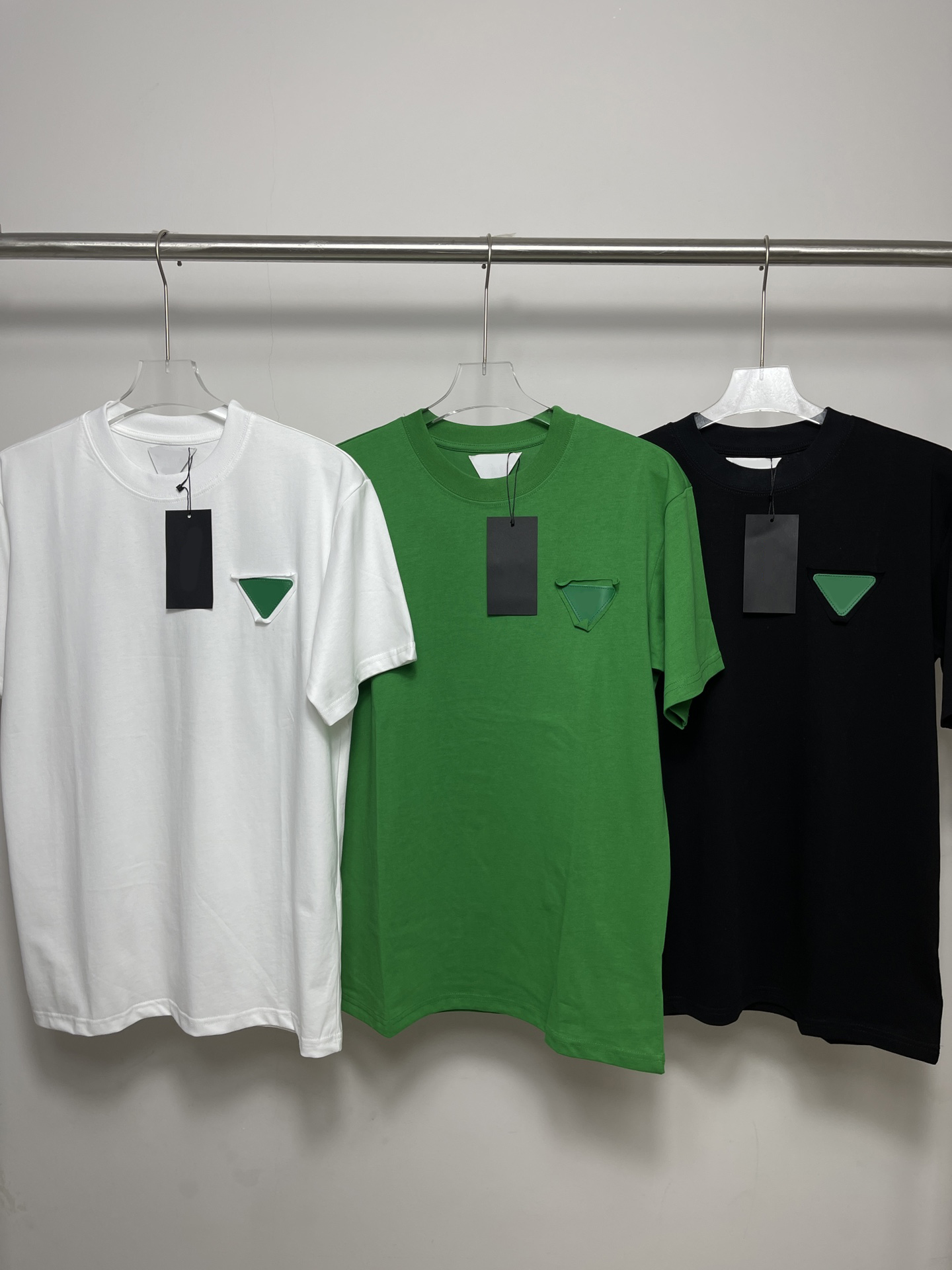 Summer Bottega 2022 Venet Tops Tshirts Fashion Mens Womens Hip Hop shirts Designer mans T-shirt Bv Short Sleeve Tees Ins Elegant Style Luxury Brands couple streetwear, I need look other product
Summer Bottega 2022 Venet Tops Tshirts Fashion Mens Womens Hip Hop shirts Designer mans T-shirt Bv Short Sleeve Tees Ins Elegant Style Luxury Brands couple streetwear, I need look other product
