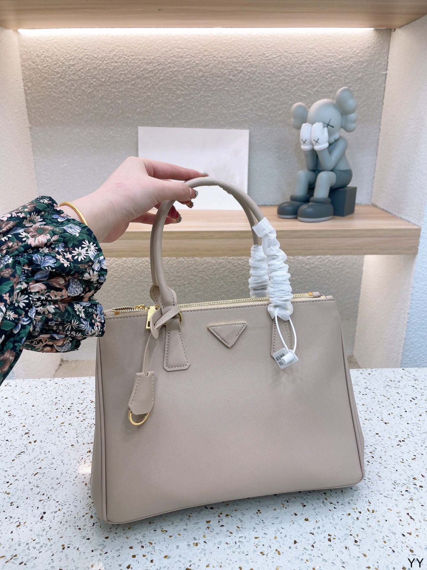 High-end Women Galleria Saffiano Tote Bag Classic Leather Shoulder Handbags Lady Killer Shopping Crossbody Handbag Luxurys High Quality Large Capacity Bags, 33 23cm
High-end Women Galleria Saffiano Tote Bag Classic Leather Shoulder Handbags Lady Killer Shopping Crossbody Handbag Luxurys High Quality Large Capacity Bags, 33 23cm
