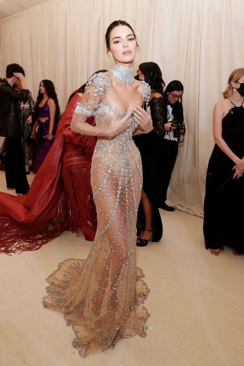 Kendall Jenner Long Nude Mermaid Prom Dresses Luxury Crystal Evening Dress See Through Black Girls Graduation Party Gown