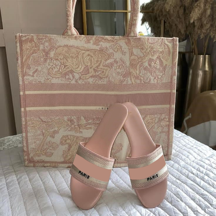 2022 Women luxury Dor Designer Sandals Slippers Leather Summer Flat Slipper Embroidery fashion beach woman Big head Rainbow letters 35-42 With Box, 34
2022 Women luxury Dor Designer Sandals Slippers Leather Summer Flat Slipper Embroidery fashion beach woman Big head Rainbow letters 35-42 With Box, 34