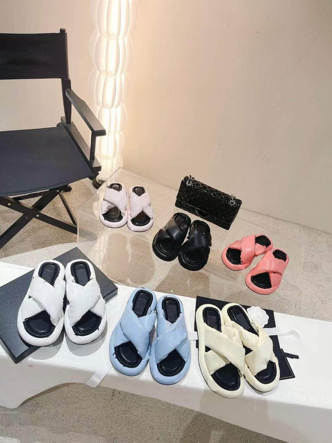 Women Mules Cross Slippers Sandals Printed Lambskin White Black Outdoor Causal Sandal Summer Designer Luxury Fashion Ladies Beach Flat Flip Flops, Customized
Women Mules Cross Slippers Sandals Printed Lambskin White Black Outdoor Causal Sandal Summer Designer Luxury Fashion Ladies Beach Flat Flip Flops, Customized