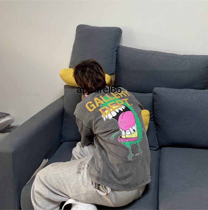 Galery dept American fashion Vintage Wash used cartoon print loose men' and women' summer short sleeve T-shirt
Galery dept American fashion Vintage Wash used cartoon print loose men' and women' summer short sleeve T-shirt