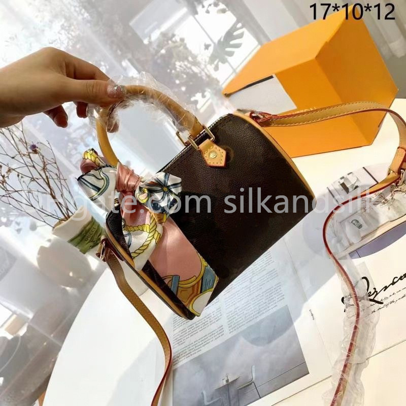 Luxury Boston Ladies Bag Designer Pillow Bag 2022 New Fashion Silk Scarf Handbag Retro Letter Flower Printing Single Shoulder Messengerbag Women Mini Commuter bags, Brown
Luxury Boston Ladies Bag Designer Pillow Bag 2022 New Fashion Silk Scarf Handbag Retro Letter Flower Printing Single Shoulder Messengerbag Women Mini Commuter bags, Brown