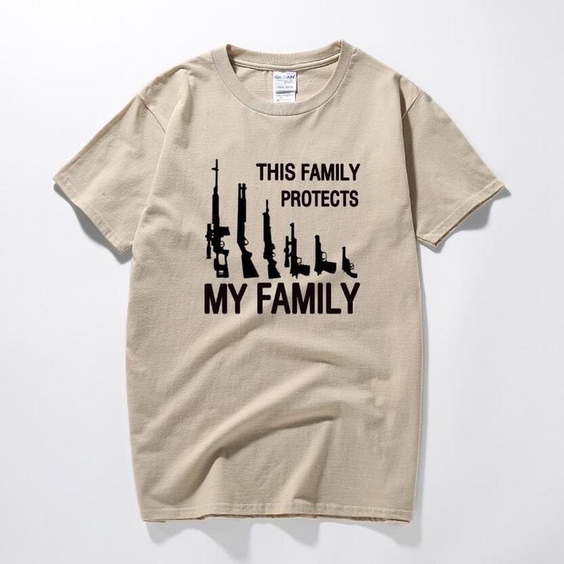 THIS FAMILY PROTECTS MY FAMILY GUNS WEAPONS Funny T Shirt Men Short Sleeve Printed Cotton Cartoon Tshirt Tops 220624