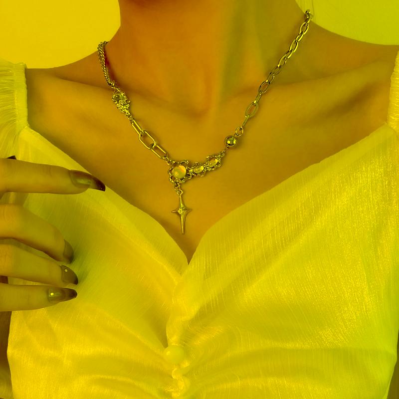 Chains Gothic Irregular Personality Moonstone Necklace For Lady Trendy Elegant Bling Zircon Choker Clavicle Chain Accessories GiftChains
Chains Gothic Irregular Personality Moonstone Necklace For Lady Trendy Elegant Bling Zircon Choker Clavicle Chain Accessories GiftChains