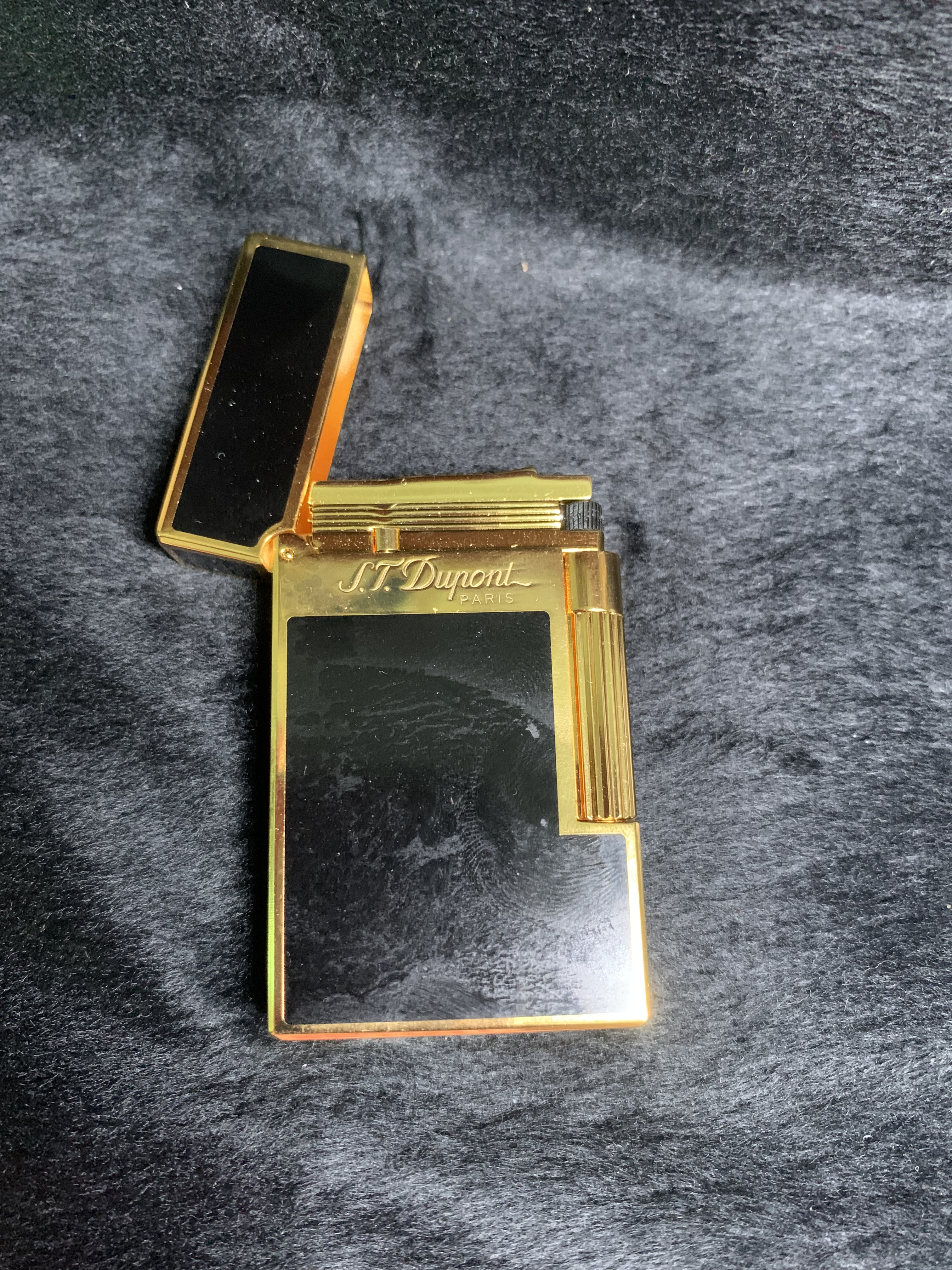 ST lighter Black golden Pure copper fashion luxury lighter High quality with Complimentary accessories
ST lighter Black golden Pure copper fashion luxury lighter High quality with Complimentary accessories