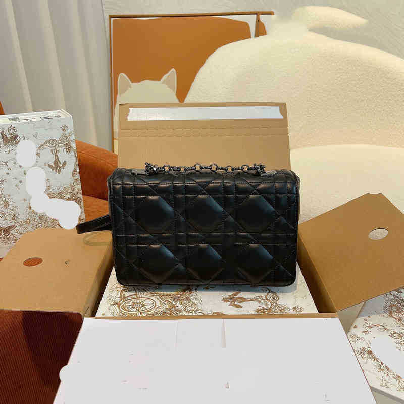 Women Chain Casual Handbag Shoulder Leather Designer Envelope Crossbody Female Purses Messenger Bag 220304 8S5C, Black 
Women Chain Casual Handbag Shoulder Leather Designer Envelope Crossbody Female Purses Messenger Bag 220304 8S5C, Black