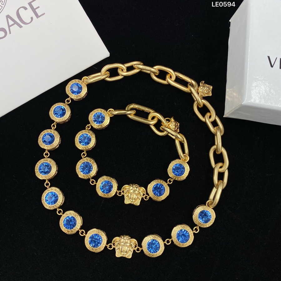 Fashion new designed Pendant blue crystal women's necklace Banshee Medusa head portrait 18K gold plated ladies necklaces Designer Jewelry
Fashion new designed Pendant blue crystal women's necklace Banshee Medusa head portrait 18K gold plated ladies necklaces Designer Jewelry