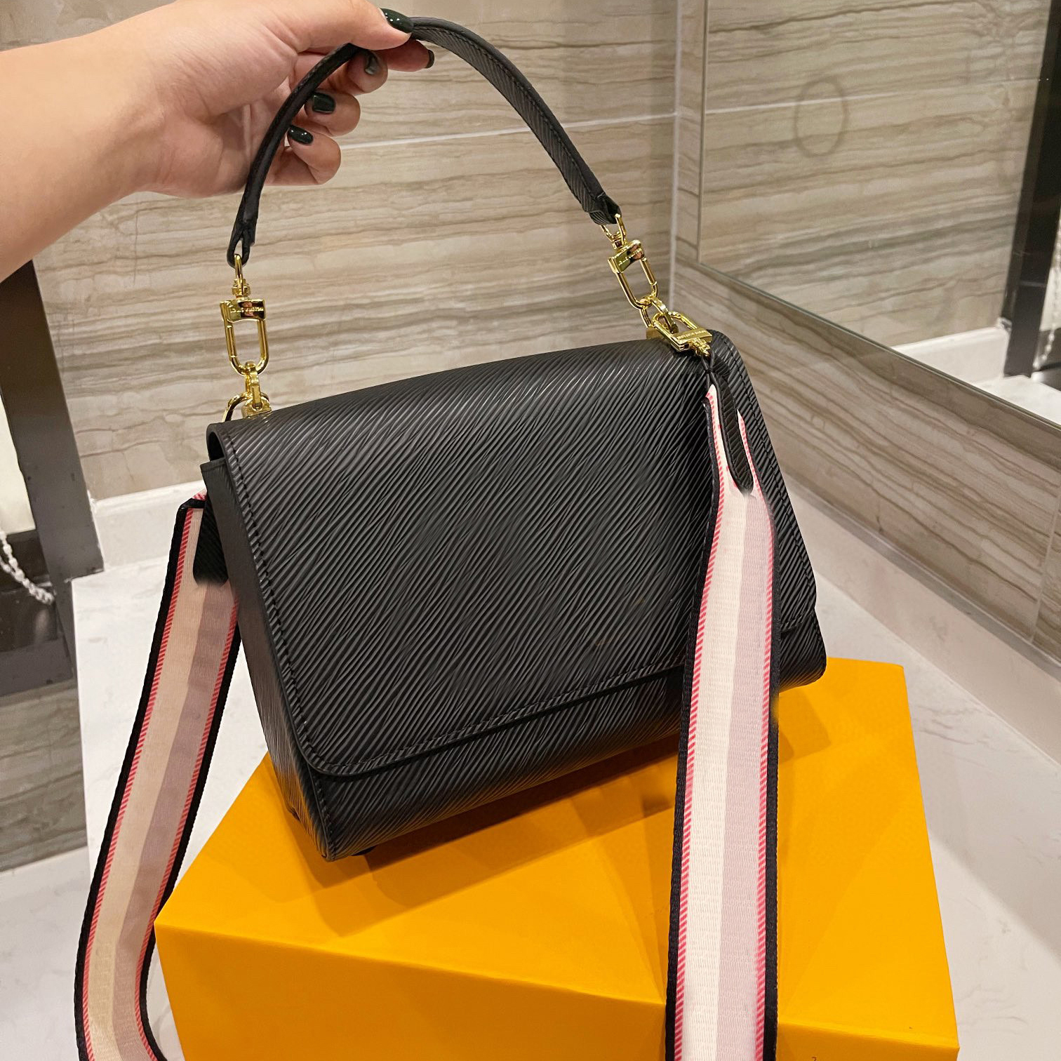 Flap bag cossbody bags shoulder wallet Luxurys top designers Lady high Quality Women handbag Fashion handbags mother classic Artwork clutch purse chains totes, No bags
Flap bag cossbody bags shoulder wallet Luxurys top designers Lady high Quality Women handbag Fashion handbags mother classic Artwork clutch purse chains totes, No bags