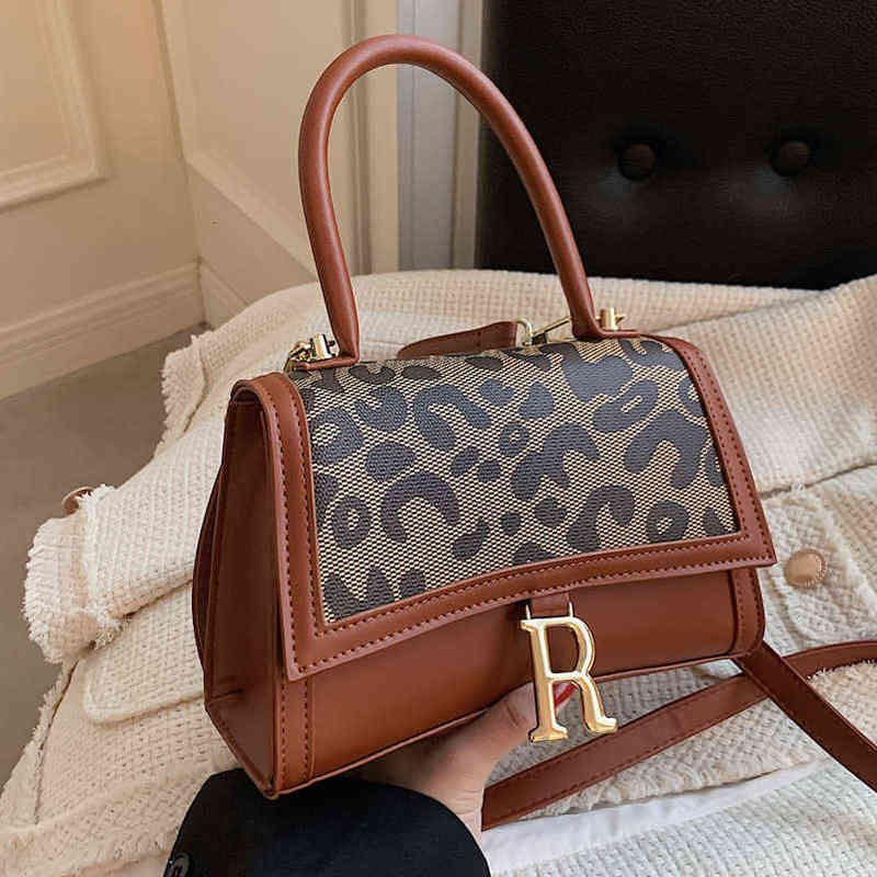 Sense Small Bag Female Ins Minority Fashion Autumn and Winter Menger Leopard Hand-held Square, Leopard black
Sense Small Bag Female Ins Minority Fashion Autumn and Winter Menger Leopard Hand-held Square, Leopard black