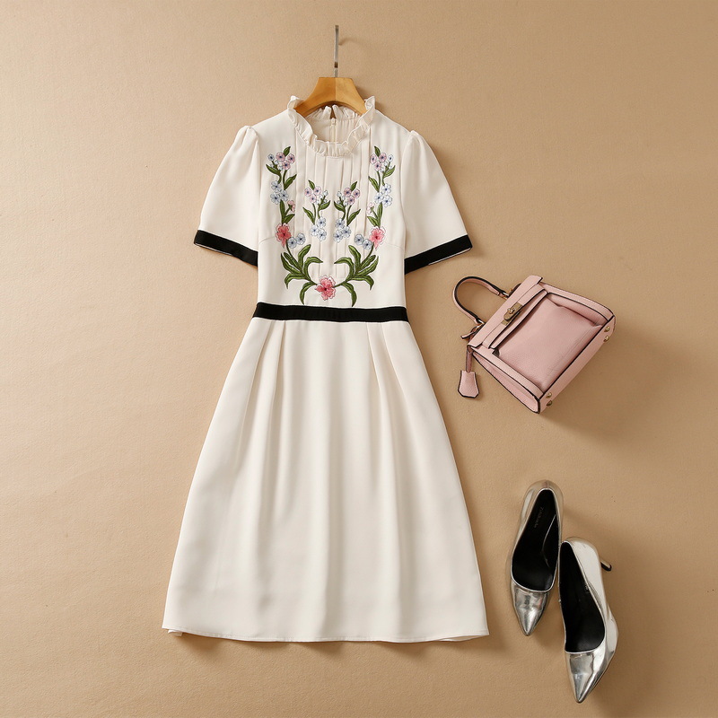 2022 Summer Short Sleeve Round Neck Ivory Floral Embroidery Panelled Ruched Knee-Length Dress Contrast Color Elegant Casual Dresses 22Q151638
2022 Summer Short Sleeve Round Neck Ivory Floral Embroidery Panelled Ruched Knee-Length Dress Contrast Color Elegant Casual Dresses 22Q151638