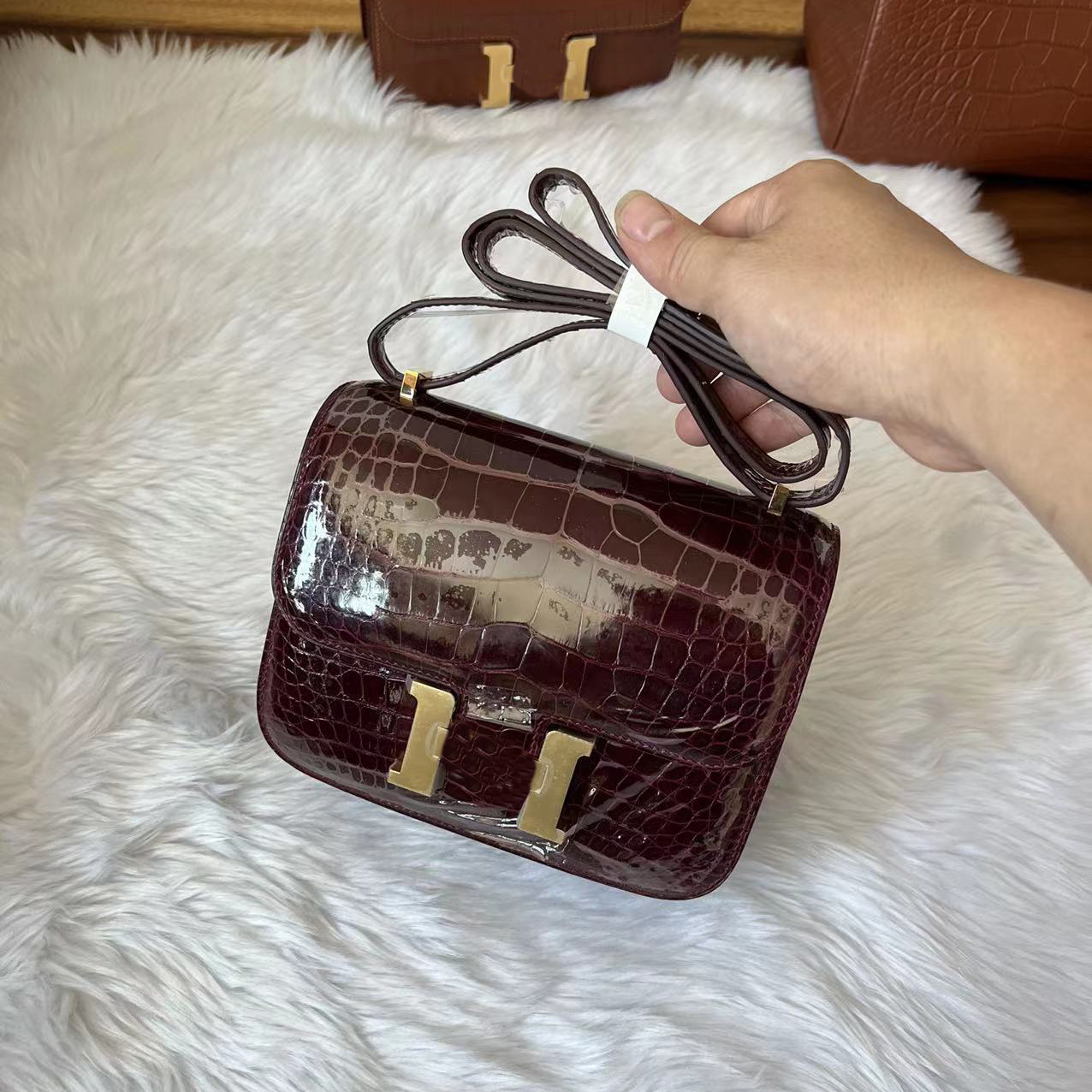 Crocodile leather bags alligator handbags Custom handmade high quality shiny luxury designers women Shell tote bag handbag purse work lady d sling fashion, Ask for price
Crocodile leather bags alligator handbags Custom handmade high quality shiny luxury designers women Shell tote bag handbag purse work lady d sling fashion, Ask for price