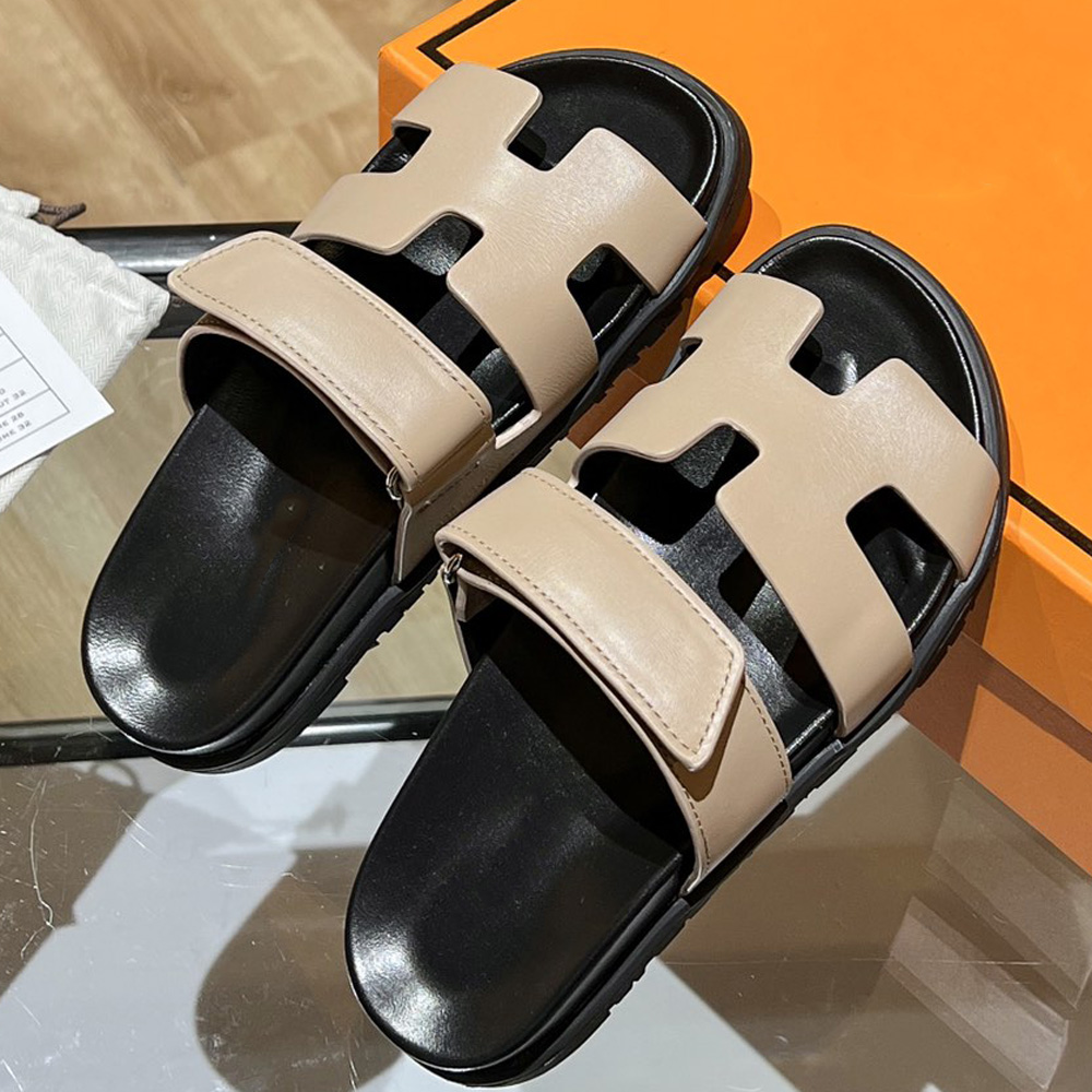 Designer Premium Womens Slippers Summer Leather Beach Sandals Classic Flat Slides Luxury Fashion Platform Black White Brown 35-42
Designer Premium Womens Slippers Summer Leather Beach Sandals Classic Flat Slides Luxury Fashion Platform Black White Brown 35-42