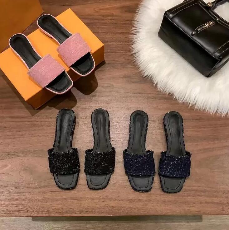 Women Flat Bottom Slippers Designer Sandal Fashion Classic Letter Printing Summer Sandals Women Luxury Flip Flops Lightweight Leisure Beach Shoes Slipper, Black
Women Flat Bottom Slippers Designer Sandal Fashion Classic Letter Printing Summer Sandals Women Luxury Flip Flops Lightweight Leisure Beach Shoes Slipper, Black