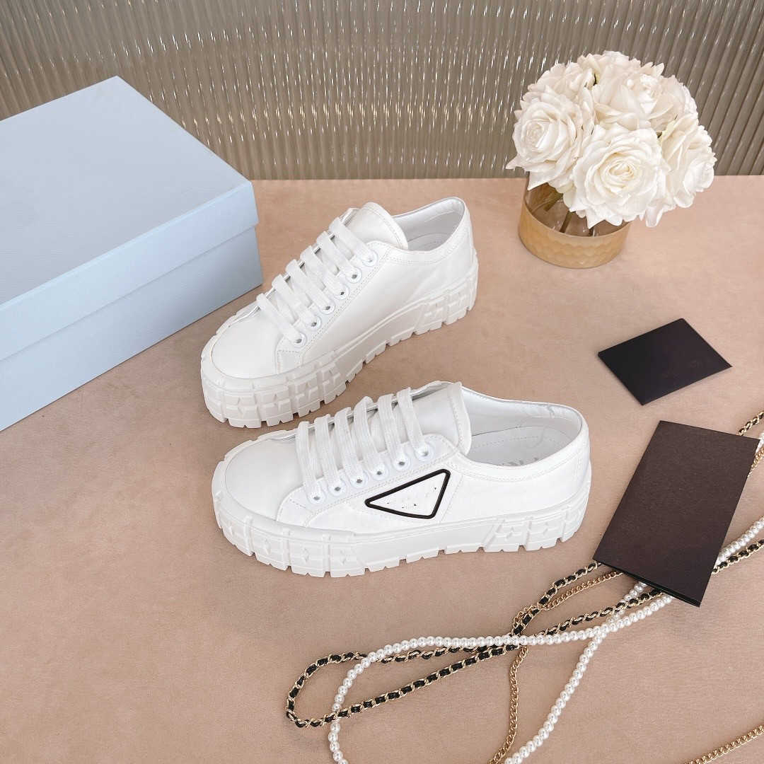 2020 Top Quality Casual Shoes High Low Top Sneakers Oblique Trainers Embroidery Printed Alphabet Canvas Shoe Women Men Stylist Shoes 0615, 04
2020 Top Quality Casual Shoes High Low Top Sneakers Oblique Trainers Embroidery Printed Alphabet Canvas Shoe Women Men Stylist Shoes 0615, 04