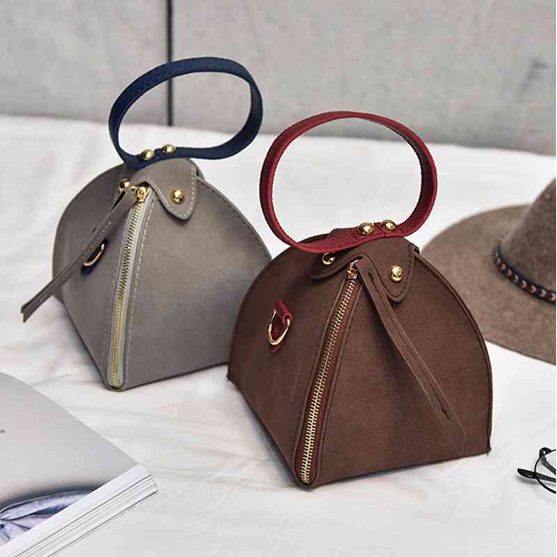 Ladies Fashion Luxury Brand Tide Bag Wholesale Small Early New Triangular Zongzi Handbag Women's Versatile Single Shoulder Messenger, Black
Ladies Fashion Luxury Brand Tide Bag Wholesale Small Early New Triangular Zongzi Handbag Women's Versatile Single Shoulder Messenger, Black
