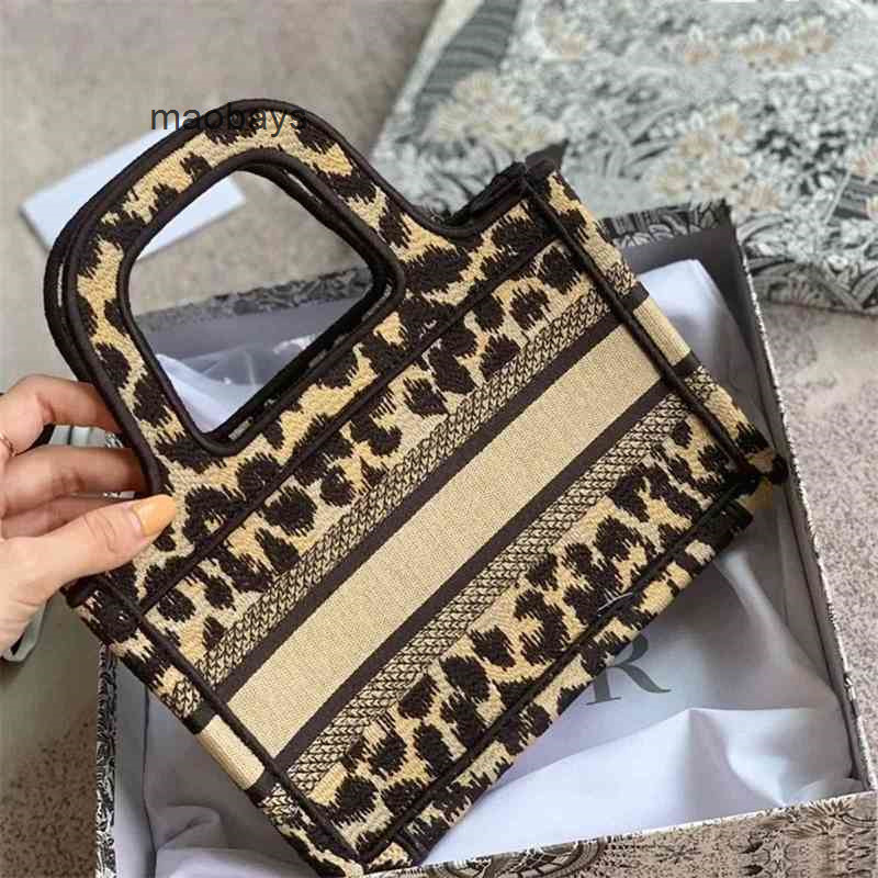 christian Handbags Designers Luxury Women Handbags d Female Mini tote Embroidered Leopard Print Tote Portable Shopping Bag 01, Original box full set
christian Handbags Designers Luxury Women Handbags d Female Mini tote Embroidered Leopard Print Tote Portable Shopping Bag 01, Original box full set