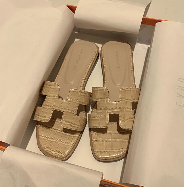 Designer Women summer slides Scuffs Slippers Genuine Leather soft sole Fashion flat heel luxury outdoors Beach Casual Trainers plus size 35-42, Black (crocodile texture)
Designer Women summer slides Scuffs Slippers Genuine Leather soft sole Fashion flat heel luxury outdoors Beach Casual Trainers plus size 35-42, Black (crocodile texture)