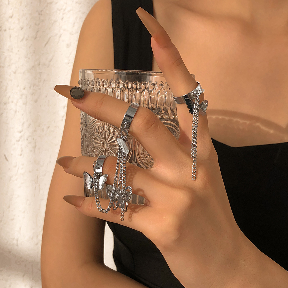 Creative Chain Tassel Rings for Lady Fashion Fragrance Butterflies Pendants Punk Hip-hop Ring Jewelry
Creative Chain Tassel Rings for Lady Fashion Fragrance Butterflies Pendants Punk Hip-hop Ring Jewelry