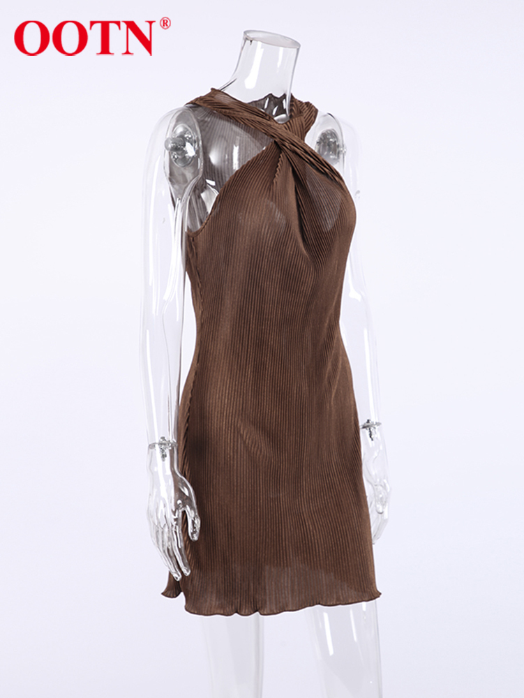 OOTN Sexy Dress Pleated Fabric Halter Criss-Cross Bodycon High Street Mini Dress Stretch Sleeveless Slender Summer Dress Women 220511
