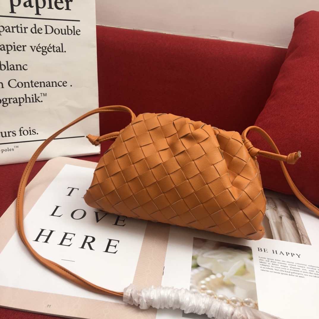 Clouds Intrecciato Bag Teen Pouch Women Totes Crossbody Bags Mini Soft Leather Shoulder Bag Shell Magnetic Frame Closure Top Handle 9872, Color 19
Clouds Intrecciato Bag Teen Pouch Women Totes Crossbody Bags Mini Soft Leather Shoulder Bag Shell Magnetic Frame Closure Top Handle 9872, Color 19
