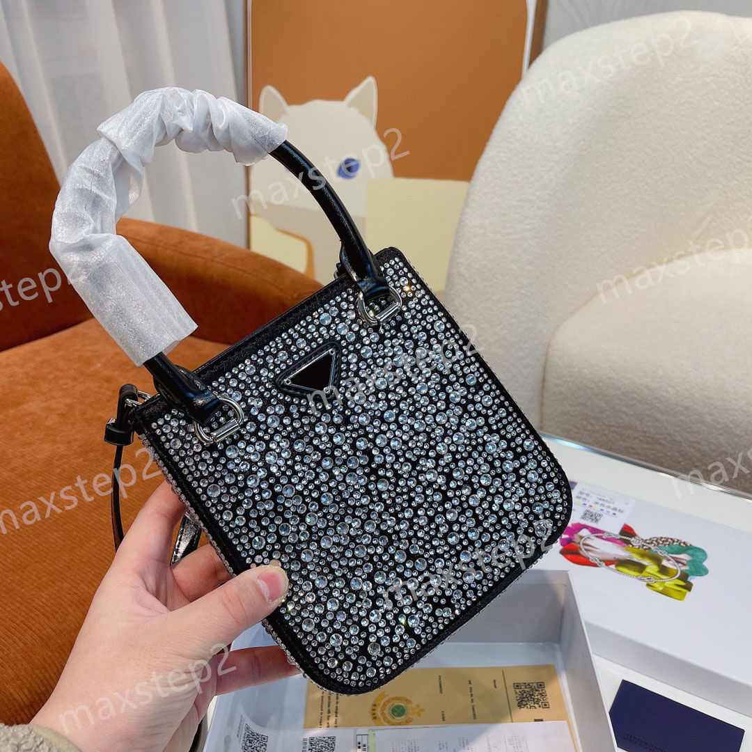 2022SS Luxury Design Cleo Tote Bag Nappa Diamond Glittering Hobo for Women Shoulder Bags Lady Chest Pack Totes Chains Handbags Purse Style, 01
2022SS Luxury Design Cleo Tote Bag Nappa Diamond Glittering Hobo for Women Shoulder Bags Lady Chest Pack Totes Chains Handbags Purse Style, 01