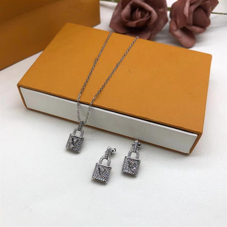 Designer Diamond Branded Couple Necklace Earrings Fashion Luxuries Lock Charming Pendant Necklaces 18K Gold Sliver Women Necklace 2102, White
Designer Diamond Branded Couple Necklace Earrings Fashion Luxuries Lock Charming Pendant Necklaces 18K Gold Sliver Women Necklace 2102, White