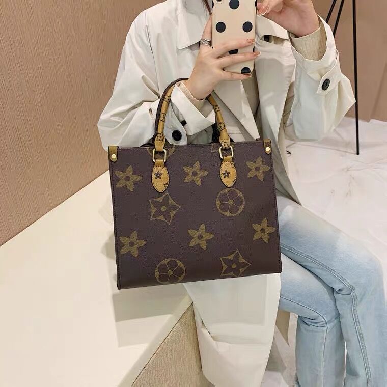 FASHION ONTHEGO GM MM M44925 WOMEN luxurys designers bags genuine leather Handbags messenger crossbody shoulder bag Totes Wallet shoppingbag, Bubble bag
FASHION ONTHEGO GM MM M44925 WOMEN luxurys designers bags genuine leather Handbags messenger crossbody shoulder bag Totes Wallet shoppingbag, Bubble bag