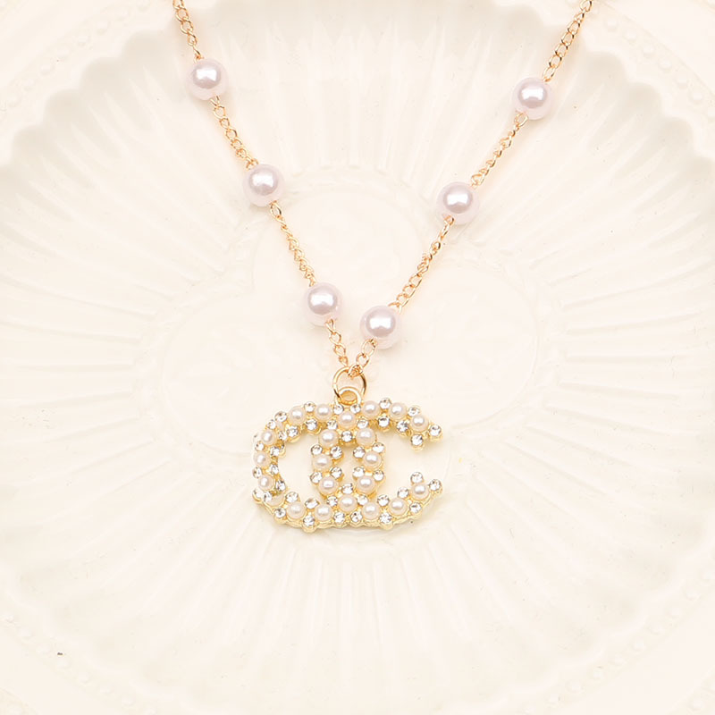 Luxury Designer Brand Double Letter Pendant Necklaces Chain 18K Gold Plated Pearl Crysatl Rhinestone Sweater Long Newklace for Women Wedding Jewerlry Accessories
Luxury Designer Brand Double Letter Pendant Necklaces Chain 18K Gold Plated Pearl Crysatl Rhinestone Sweater Long Newklace for Women Wedding Jewerlry Accessories