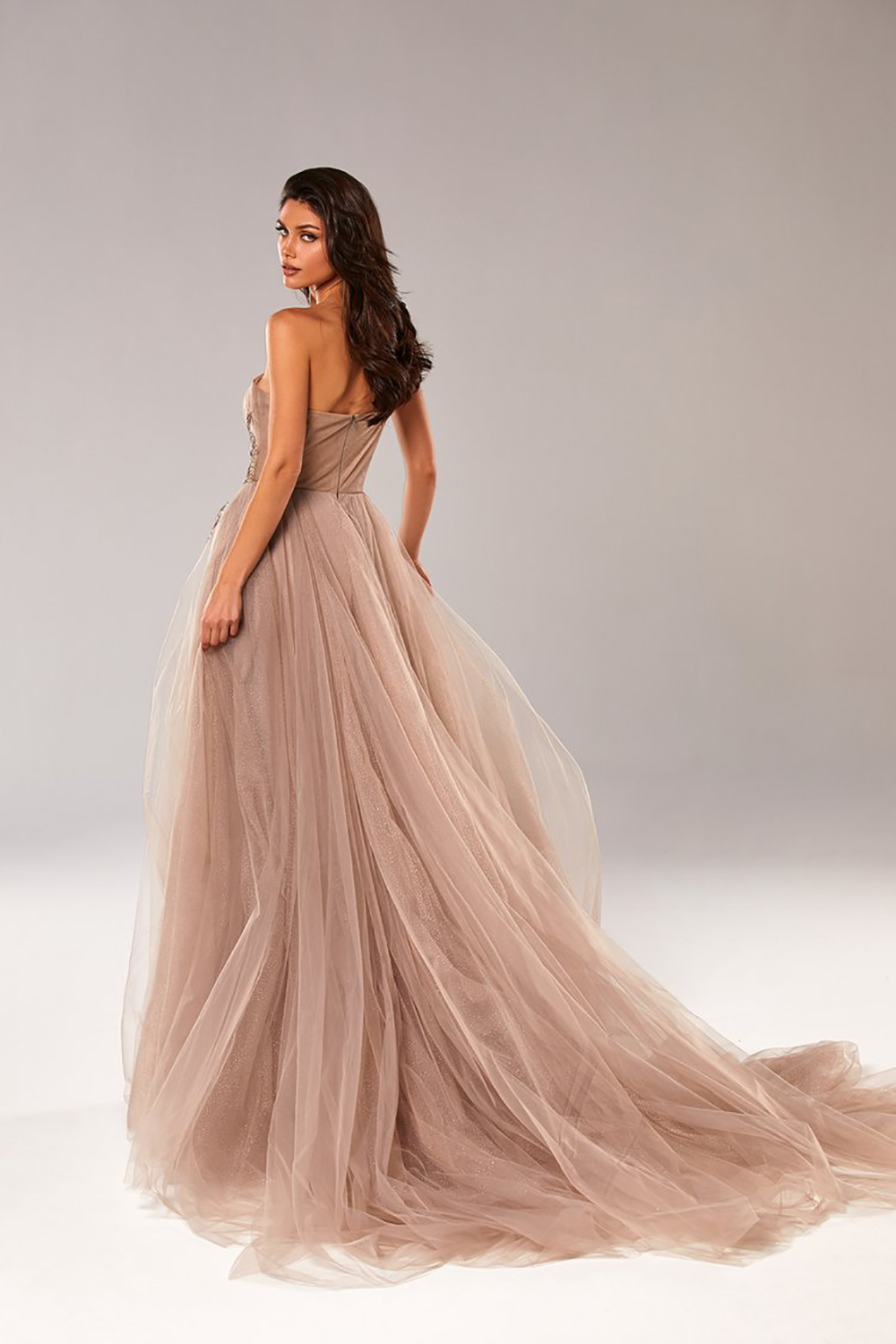 Champagne A-line Prom Dresses Sexy Bateau Neck Strapless Lace Sequins High Waist Sleeveless Appliques Elegant Sweep Train Evening Formal Dresses Girls