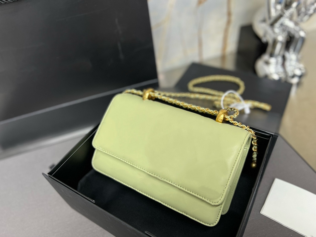Classic new designer bag soft lambskin cotton candy touch metal ball pendant adjustable shoulder strap retro high-end luxury simple elegance, Make up the difference
Classic new designer bag soft lambskin cotton candy touch metal ball pendant adjustable shoulder strap retro high-end luxury simple elegance, Make up the difference
