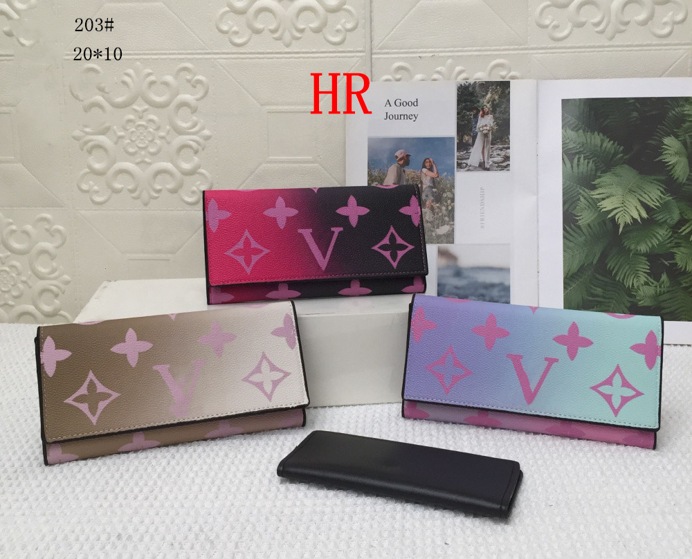 23SS Brand Long M203 bag Spring in the City purple Pink Gradient monograms Print Leather purse Women Luxury Designers Clutch bag 20X10cm, Purple 203
23SS Brand Long M203 bag Spring in the City purple Pink Gradient monograms Print Leather purse Women Luxury Designers Clutch bag 20X10cm, Purple 203