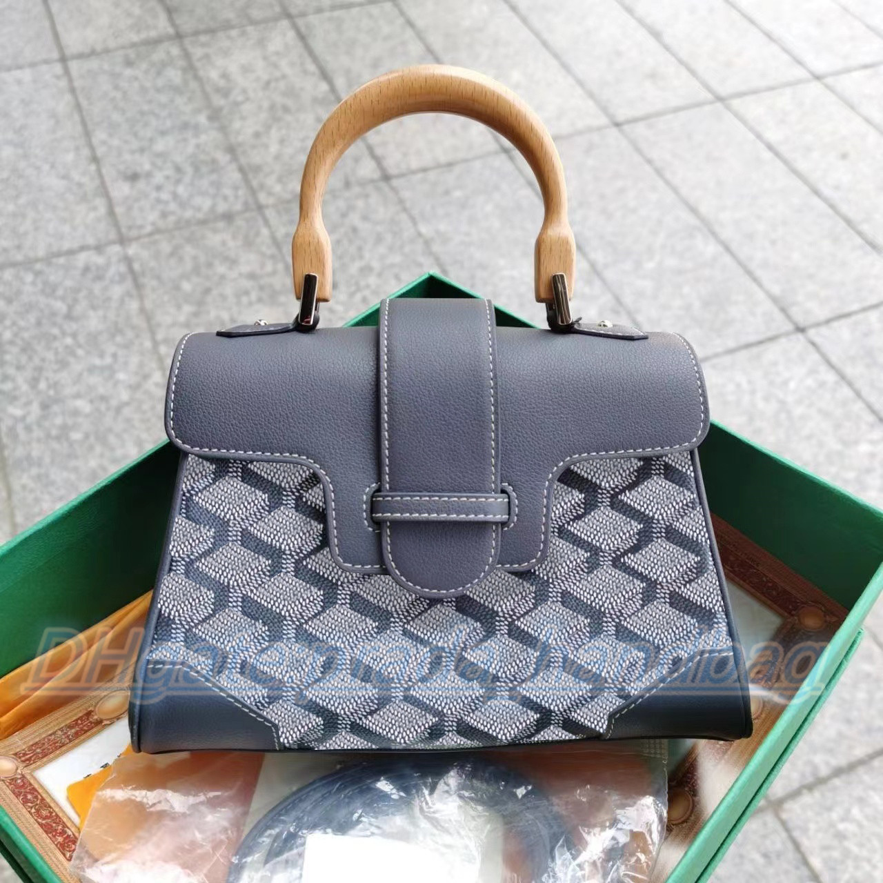 Luxury Designer GY men wallets Handbags bags women's pochette lady gift Saigon Leather bags totes classic the tote travel crossBody Shoulder Bag Purse clutch Handbag, 2-blue with box
Luxury Designer GY men wallets Handbags bags women's pochette lady gift Saigon Leather bags totes classic the tote travel crossBody Shoulder Bag Purse clutch Handbag, 2-blue with box