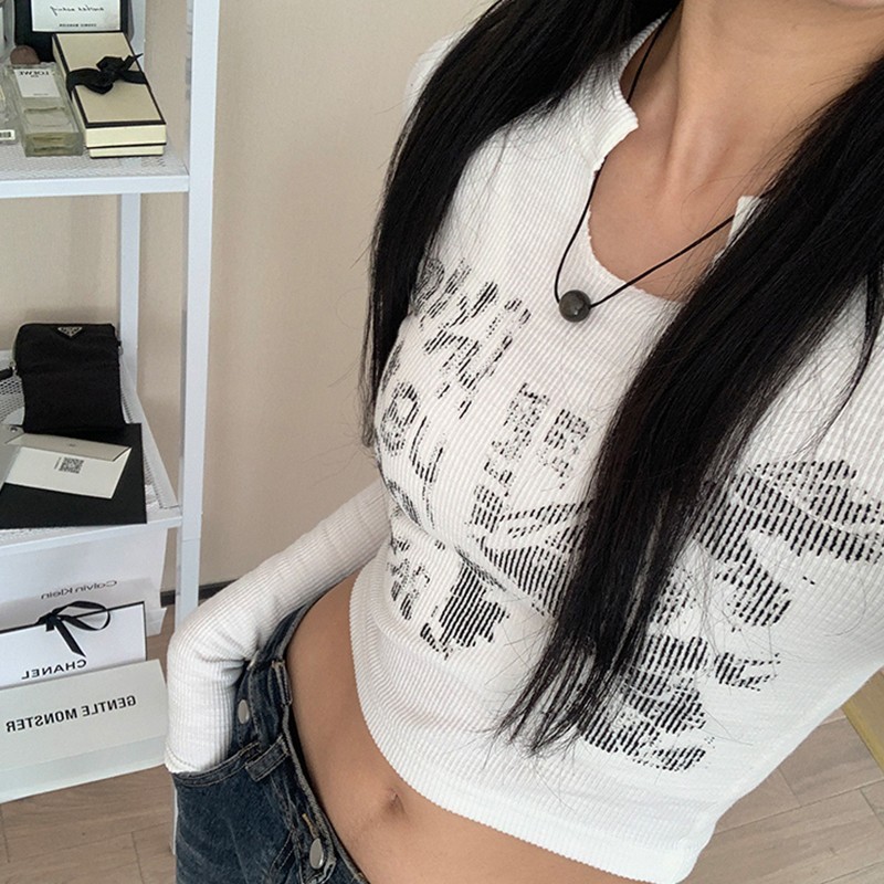 Tonngirls Retro Graffiti Print Elastic T Shirt Women Sexy Slim Crop Top Ribbed Long Sleeve V-neck Tops Grunge Clothes Japanese 220328