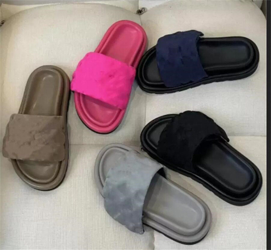 2022 Designer Pool Pillow Comfort Slippers Mules Men Women Velcro Sandals Nylon Wide Strap Filled Letter Embossing Flat Flip Flops Rubber Outsole Non-slip Slipper, Go05
2022 Designer Pool Pillow Comfort Slippers Mules Men Women Velcro Sandals Nylon Wide Strap Filled Letter Embossing Flat Flip Flops Rubber Outsole Non-slip Slipper, Go05