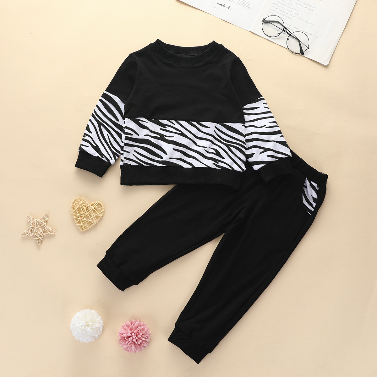 Men and women baby stitching long-sleeved round neck Clothing Sets pullover sweater trousers spring and autumn two-piece suit, Black
Men and women baby stitching long-sleeved round neck Clothing Sets pullover sweater trousers spring and autumn two-piece suit, Black