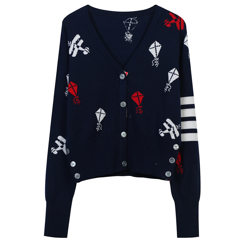 608 2022 Runway Summer Brand Same Style T Shirt V Neck Long Sleeve Cardigan White Blue Women' Sweaters mingmei
608 2022 Runway Summer Brand Same Style T Shirt V Neck Long Sleeve Cardigan White Blue Women' Sweaters mingmei