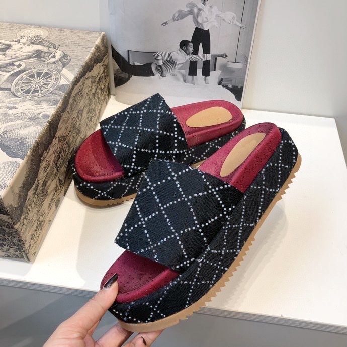 2022 Designer Slippers Fashion Thick bottom Sandals Letter Embroidery Slides lady Platform Wedges Sandal Beach High heel With Box
2022 Designer Slippers Fashion Thick bottom Sandals Letter Embroidery Slides lady Platform Wedges Sandal Beach High heel With Box