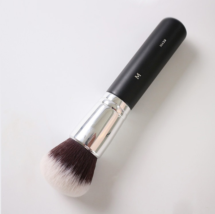 DELUXE BUFFER FOUNDATION BRUSH M439 - Round Airbrush Liquid/Cream Foundation Beauty Makeup Tool
DELUXE BUFFER FOUNDATION BRUSH M439 - Round Airbrush Liquid/Cream Foundation Beauty Makeup Tool
