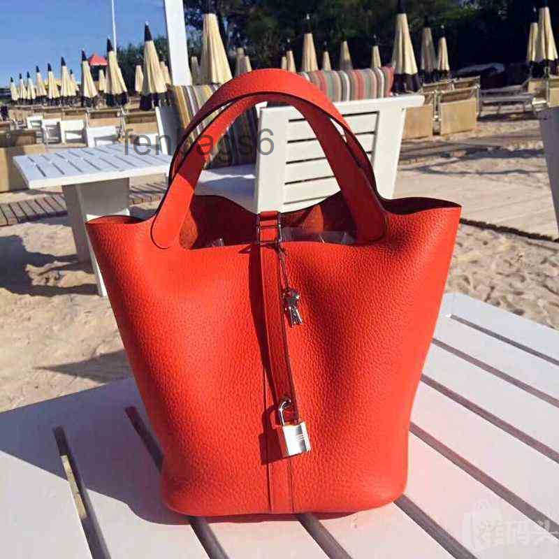 Bags 2022 Designer Herme Bucket Picotin Lock Herbag h Leather Handbags Large Capacity Handbag NZM9, Light gray
Bags 2022 Designer Herme Bucket Picotin Lock Herbag h Leather Handbags Large Capacity Handbag NZM9, Light gray