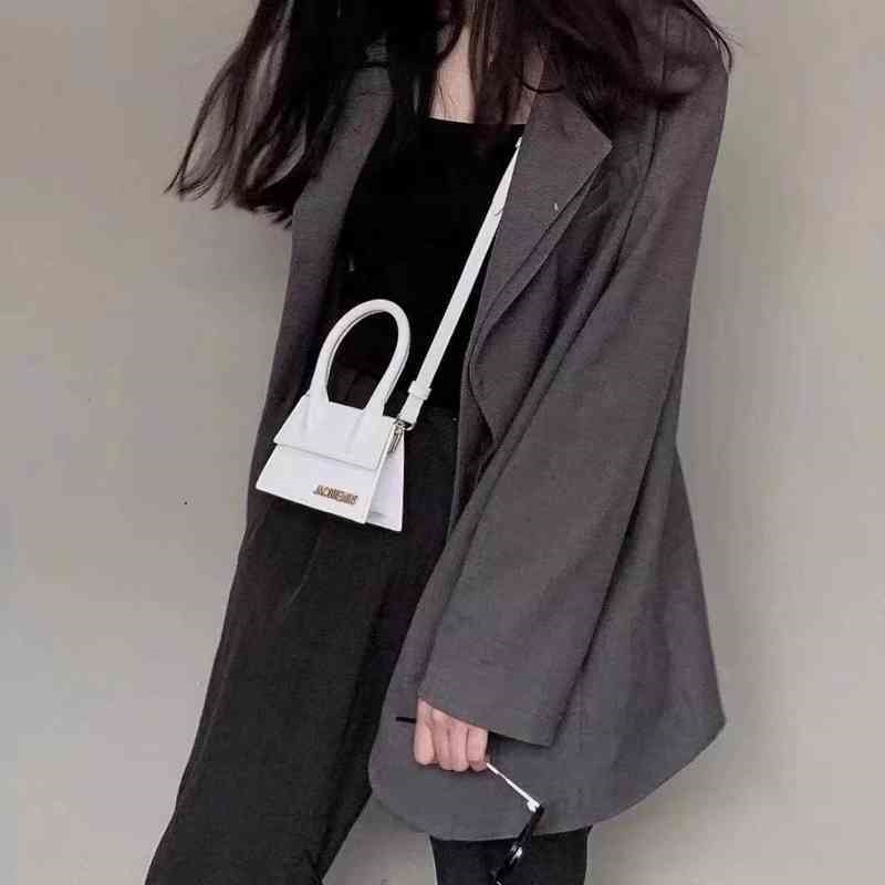 Crossbody Bags Jacquem Luxury Cute Oblique Mini French Ins Super Hot Shoulder Cross Small Square, Sky blue
Crossbody Bags Jacquem Luxury Cute Oblique Mini French Ins Super Hot Shoulder Cross Small Square, Sky blue