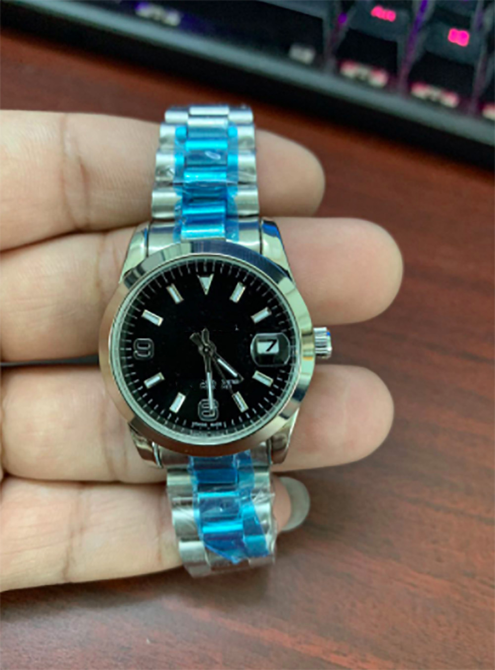 OEM branded Men's Quartz Watch Classical casual Round alloy calendar Single folding buckle Steel band wristwatch for ROL, Golden white
OEM branded Men's Quartz Watch Classical casual Round alloy calendar Single folding buckle Steel band wristwatch for ROL, Golden white