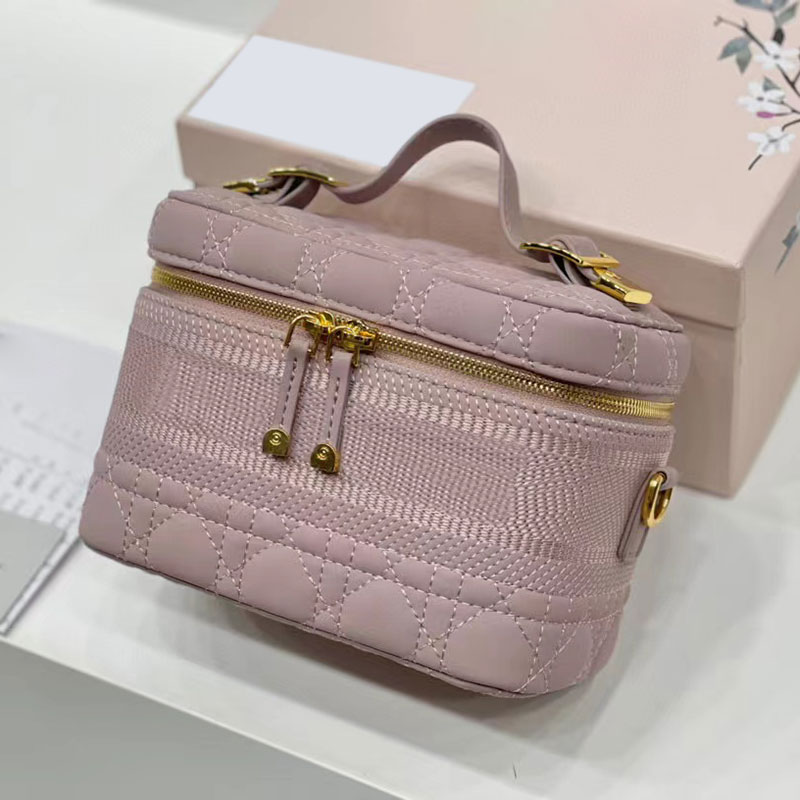 2022 Lady Cosmetic Bags Fashion Makeup Bag Women Designers Toiletry Travel Pouch Ladies Purses High Quality Handbags, Extra shipping fee
2022 Lady Cosmetic Bags Fashion Makeup Bag Women Designers Toiletry Travel Pouch Ladies Purses High Quality Handbags, Extra shipping fee