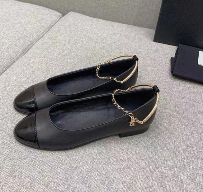 Ballerina flat shoes chain buckle stitching thick heel Mary Jane shoe girls casual vacation round toe luxury classic women's leather shoes
Ballerina flat shoes chain buckle stitching thick heel Mary Jane shoe girls casual vacation round toe luxury classic women's leather shoes