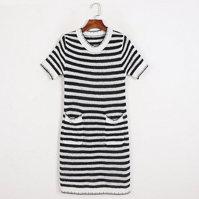607 L 2022 Runway Summer Brand Same Style Sweater Crew Neck Short Sleeve Bl;ack T Shirt Women' Sweaters meiyi, Customize
607 L 2022 Runway Summer Brand Same Style Sweater Crew Neck Short Sleeve Bl;ack T Shirt Women' Sweaters meiyi, Customize