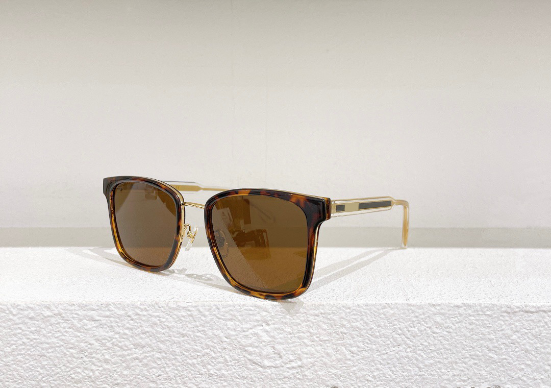 New luxury designer sunglasses for women top mens sunglasses man fashion style protects eyes UV400 protective lens square frame come with case
New luxury designer sunglasses for women top mens sunglasses man fashion style protects eyes UV400 protective lens square frame come with case