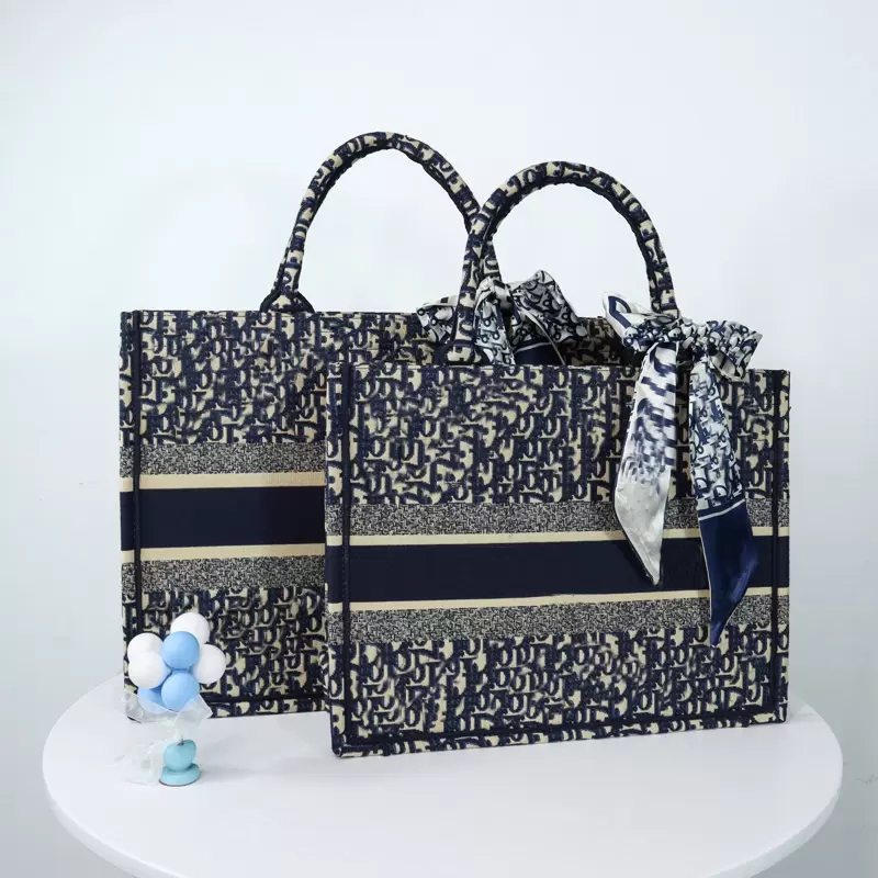 Top Quality Luxurys designer bag Shoulder Bags Woman Fashion Classic Handbags Embroidery Limited Edition Lady handbag high capacity Travel Shopping practical, Plum
Top Quality Luxurys designer bag Shoulder Bags Woman Fashion Classic Handbags Embroidery Limited Edition Lady handbag high capacity Travel Shopping practical, Plum